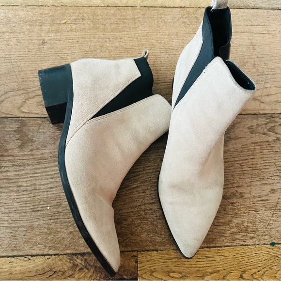 MARC FISHER tan suede leather pointy toe Chelsea bootie womens 9 - Picture 6 of 9
